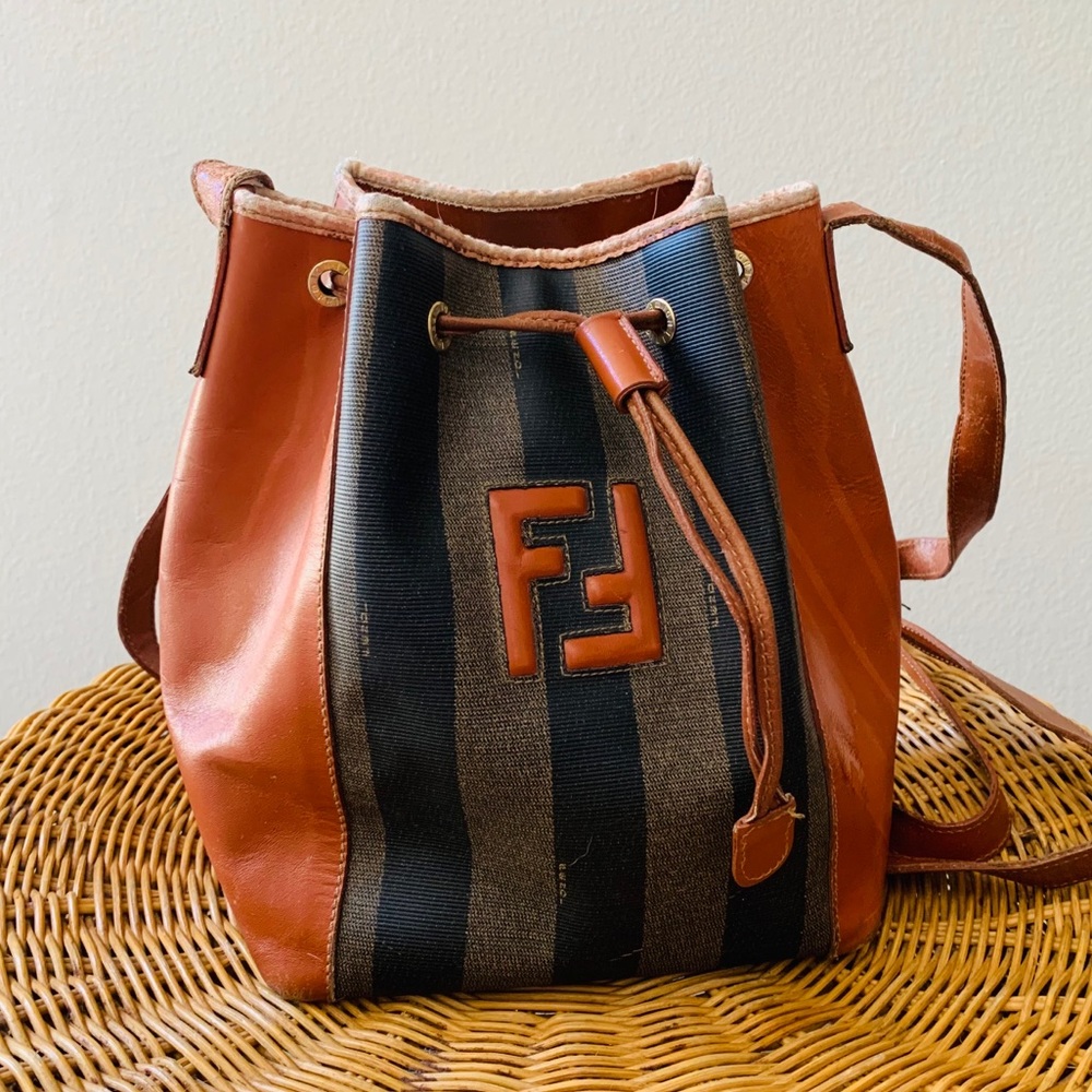 VINTAGE FENDI CROSSBODY BUCKET BAG